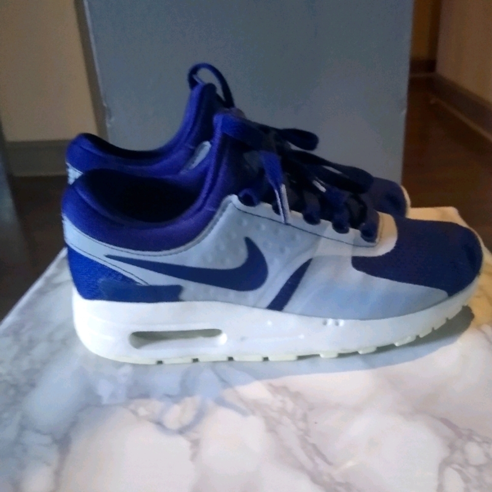 Big Boys Nike Air Max; US Size 3.5